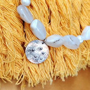 COLLAR DE PIEDRA LUNA Y DIJE DE PLATA